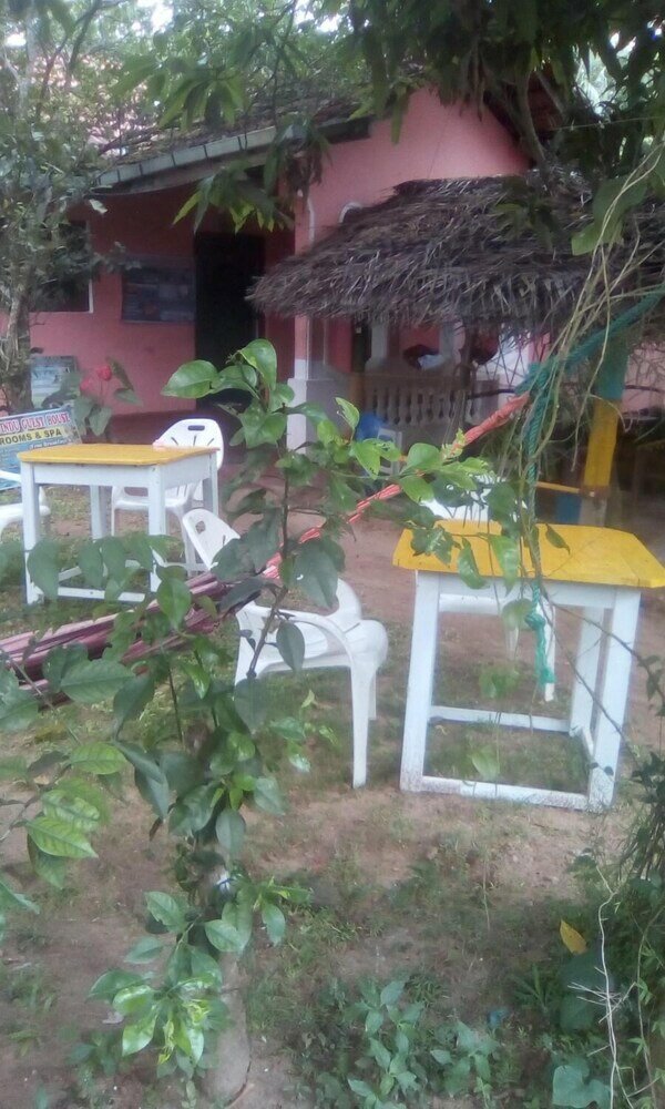 Фото Thevindu guest & red mud resturent