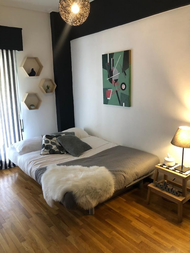 Фото Home Plus Psirri Apartment