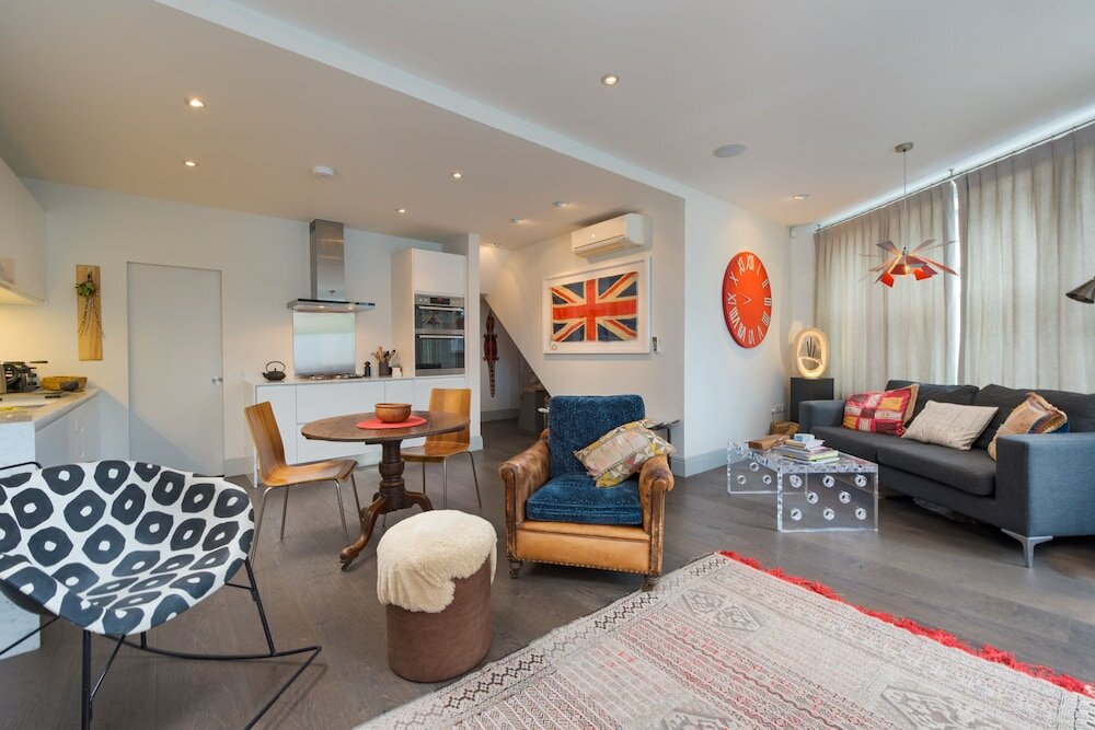 Фото Classic Hammersmith Home by Ravenscourt Park by Underthedoormat