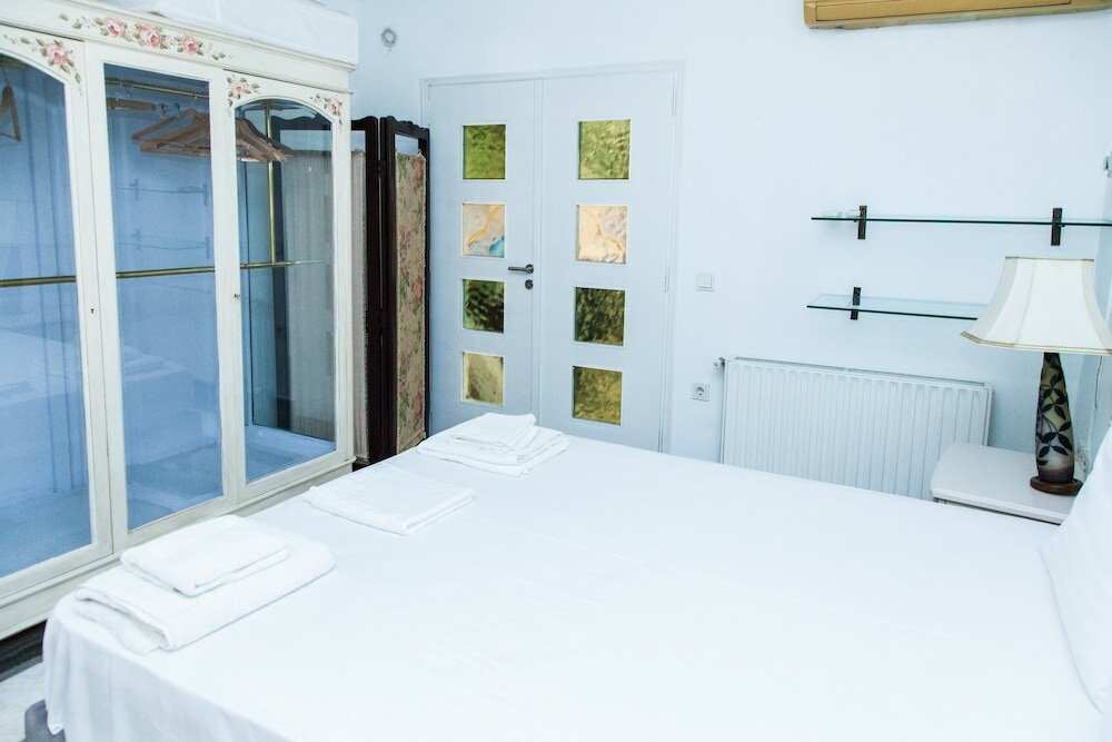 Фото Chic Charming Central Athens Apt