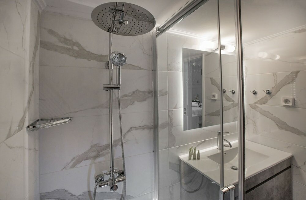 Фото Roomy & Comfortable Apt Near Acropolis by Ghh