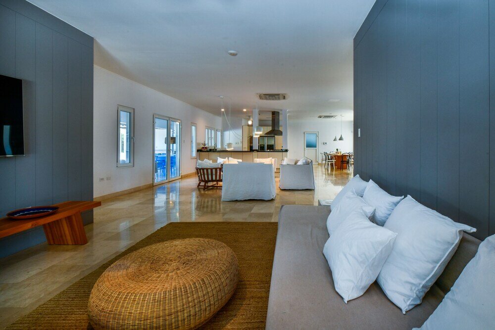 Фото Beach Front Luxury Villa! Boca Catalina Malmok!