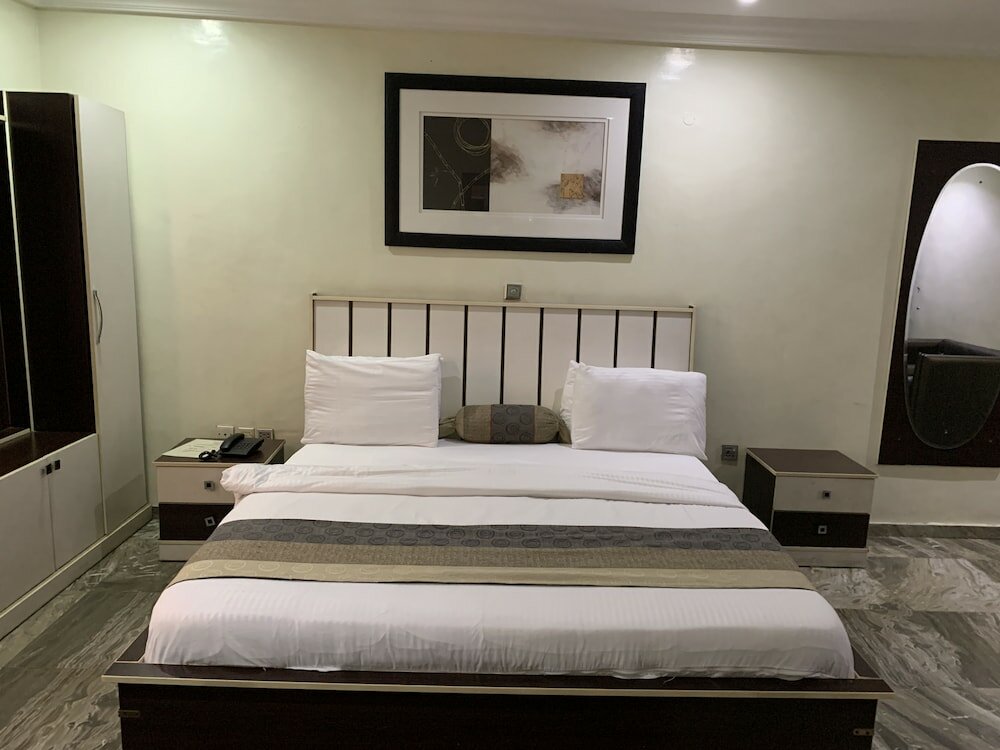 Фото Islanders Lounge and Hotel