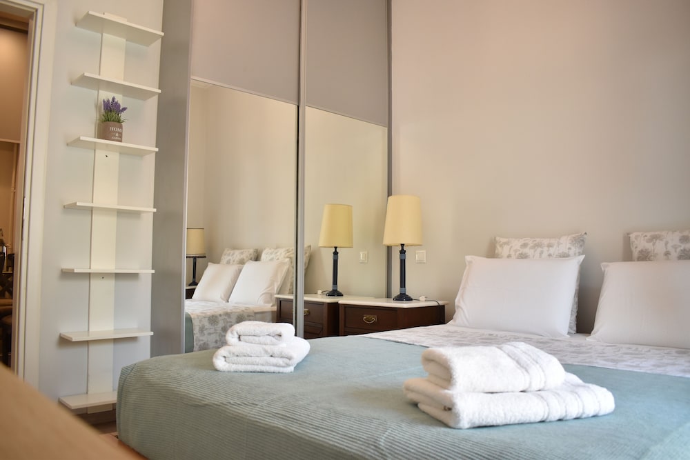 Фото A Skip Away from the Acropolis Museum