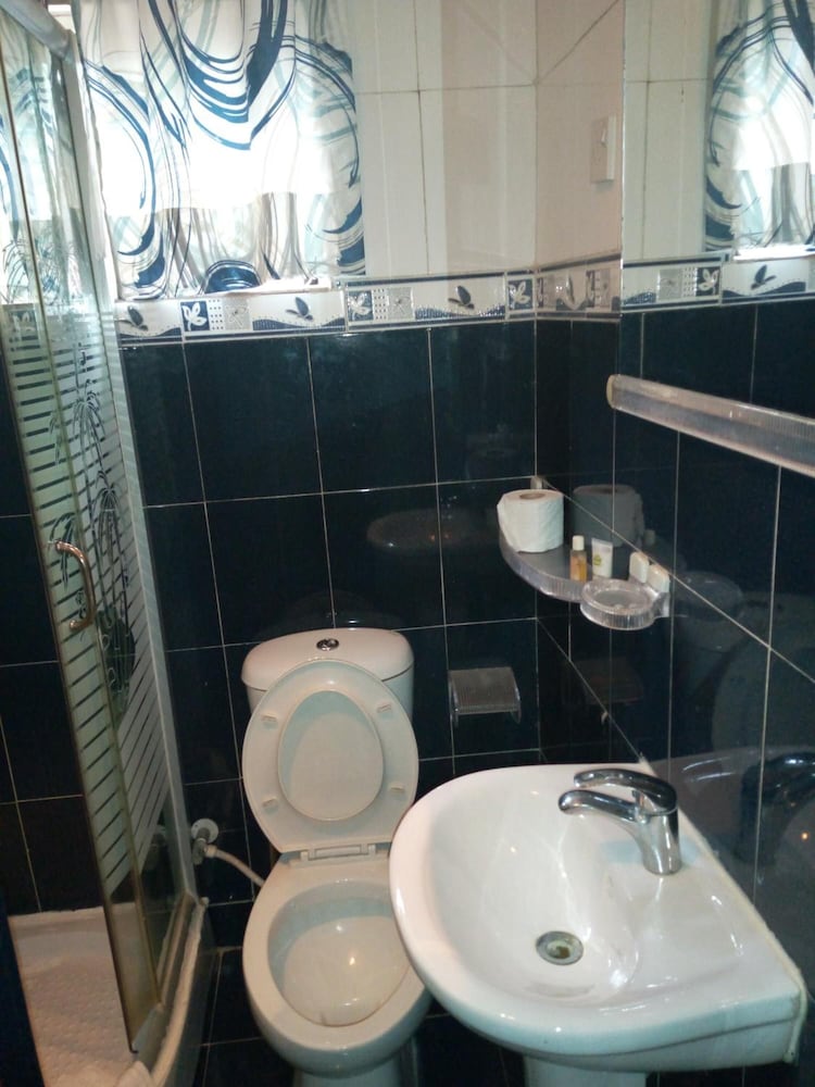 Фото Erith Apartments and Suites