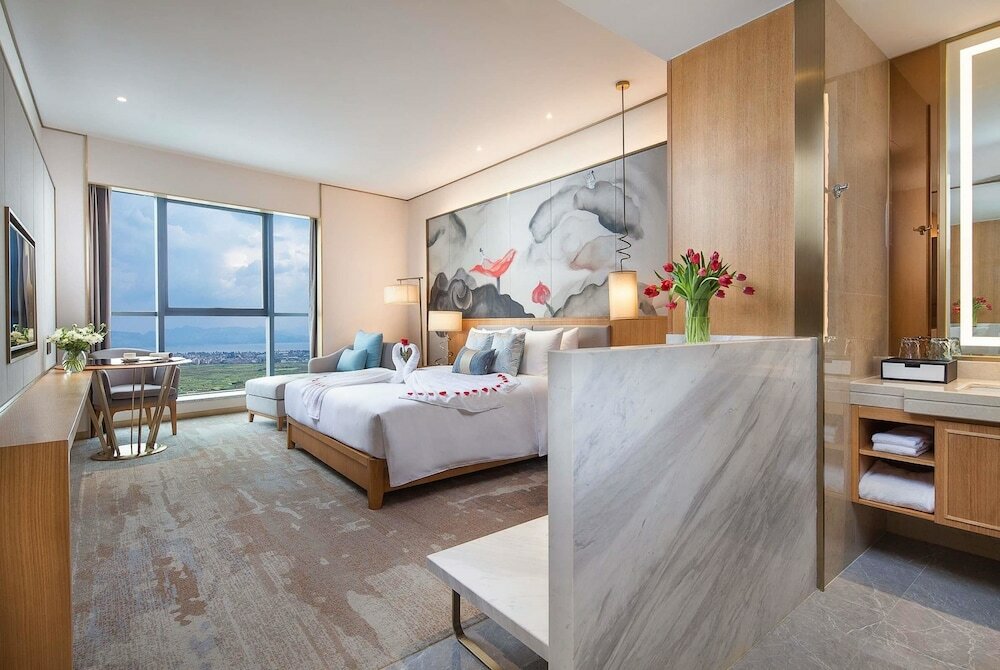 Фото Ramada Plaza Fuxian Lake