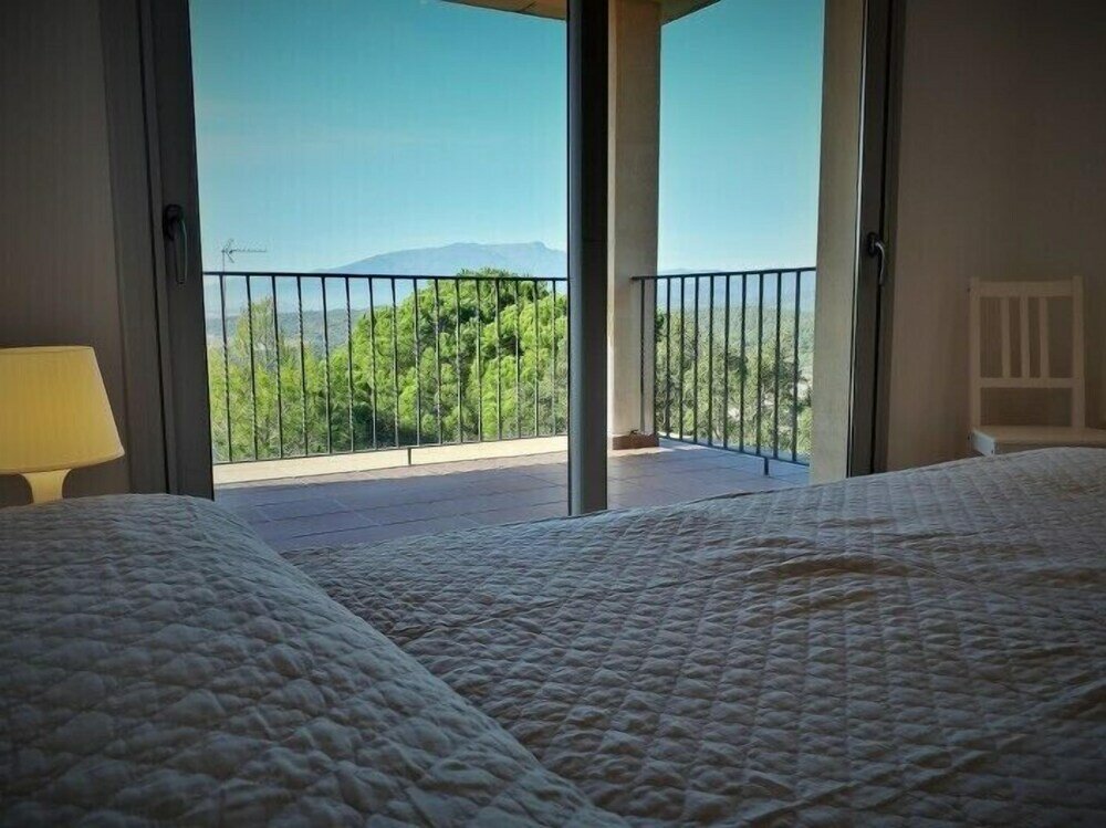 Фото Chalet con piscina y vistas a 10min de la playa de Blanes