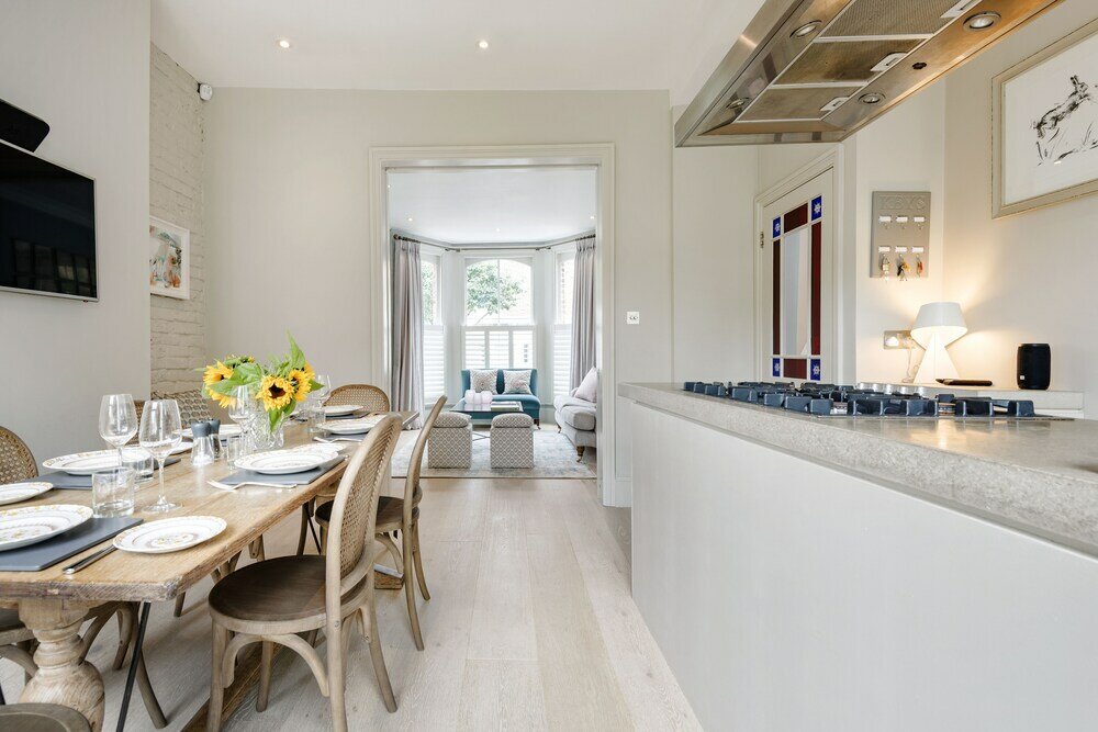 Фото Elegant Family Home near Wandsworth Common