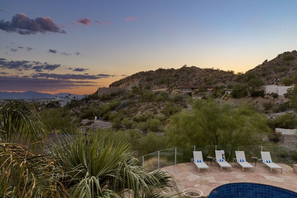 Фото Desert Lagoon by Avantstay Luxury Phoenix Home w Entertainers Backyard