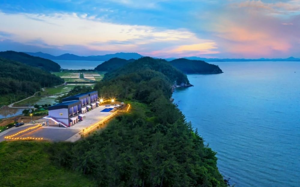 Фото Yeosu Beach Castle Pension
