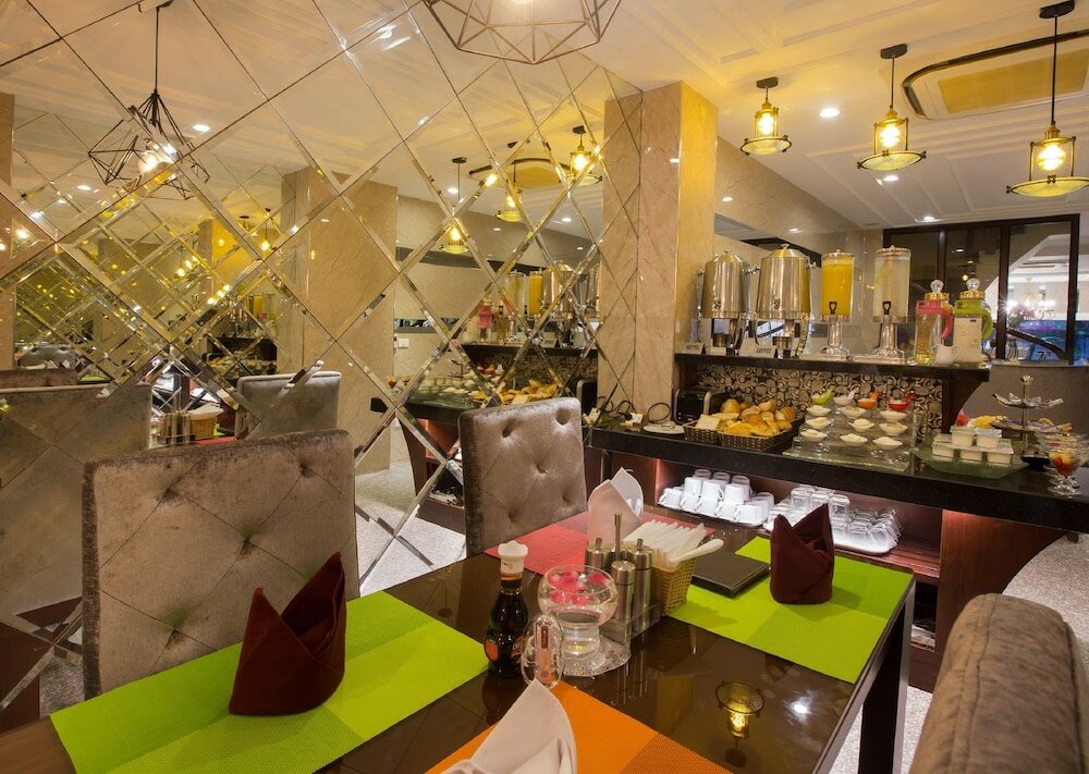 Фото Ambassador Hanoi Hotel & Travel