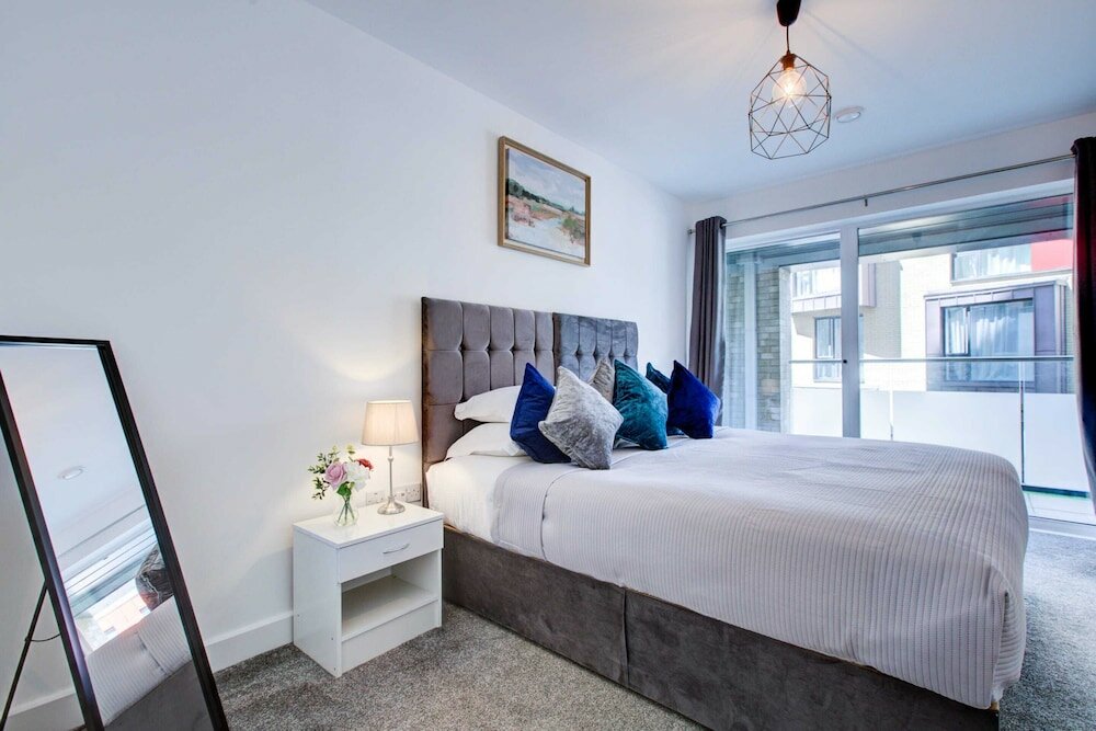 Фото Modern Greenwich Flat With Parking