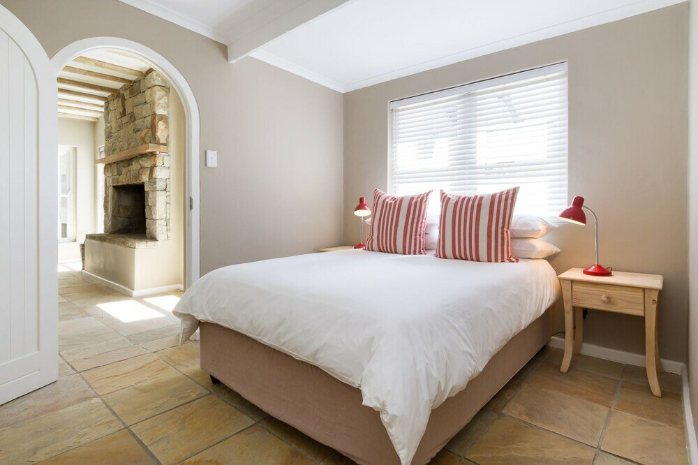 Фото Fin Whale Beach House