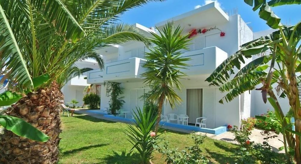 Фото Yiannis Yard Studios & Apartments