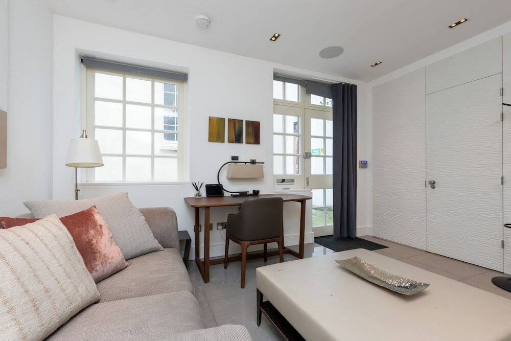 Фото Central and Unique 1 Bedroom Mews House in Mayfair