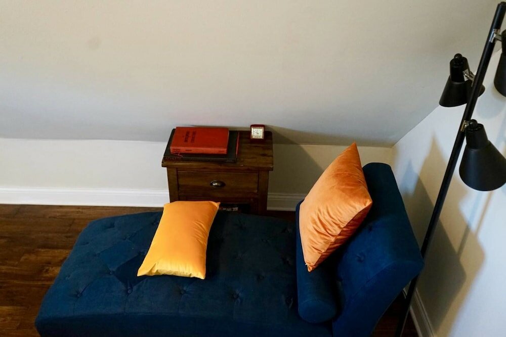 Фото A One-way Ticket to Comforttown