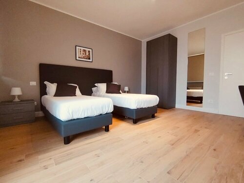 Гостиница Hh Hermoso Housing Asti в Асти