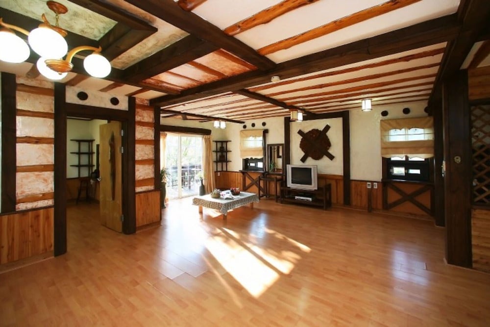 Фото Jeongseon Haetbinnuri Pension