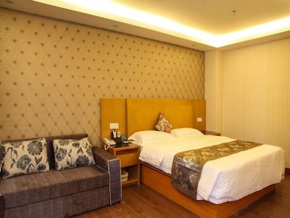 Фото GreenTree Inn Zhuhai Light Rail Pearl Station Express Hotel