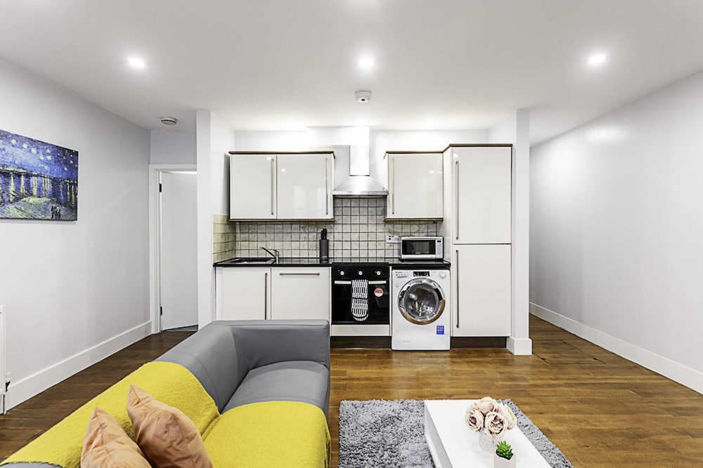 Фото Bright Clapham Apartment