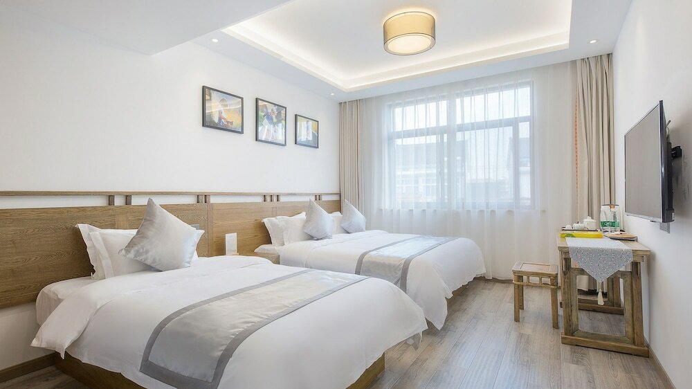 Фото Floral Hotel Red Forest Yuyao