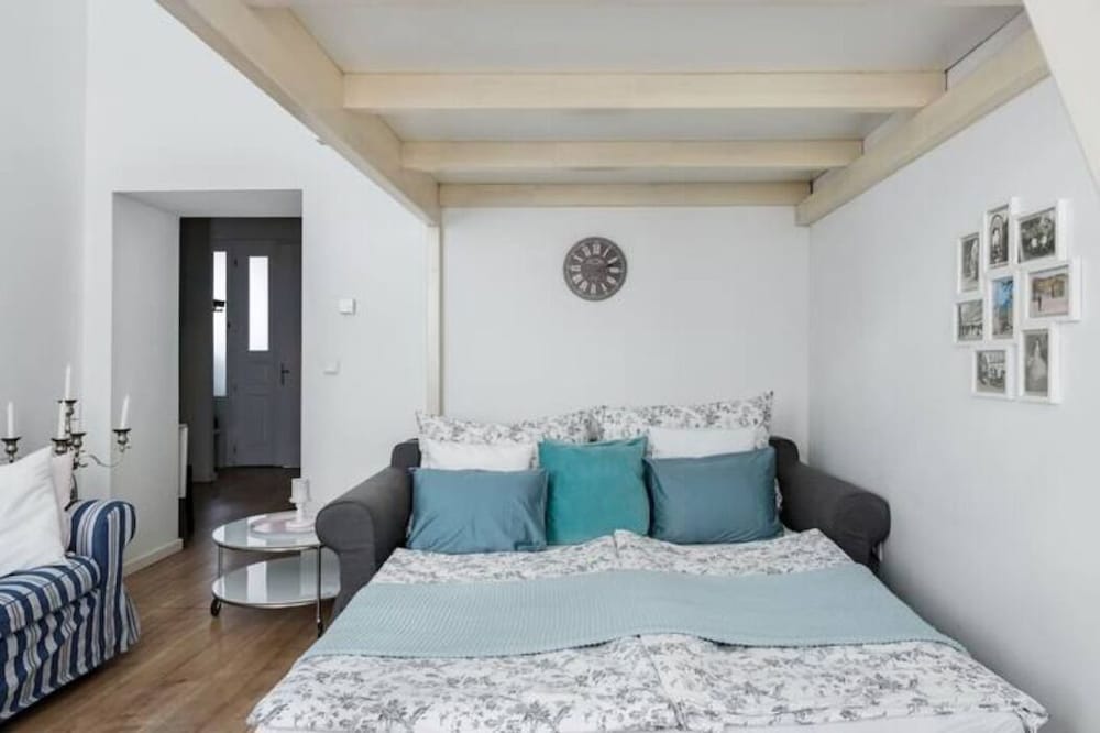 Фото Luxurious and Bright, 5 min walk to city center