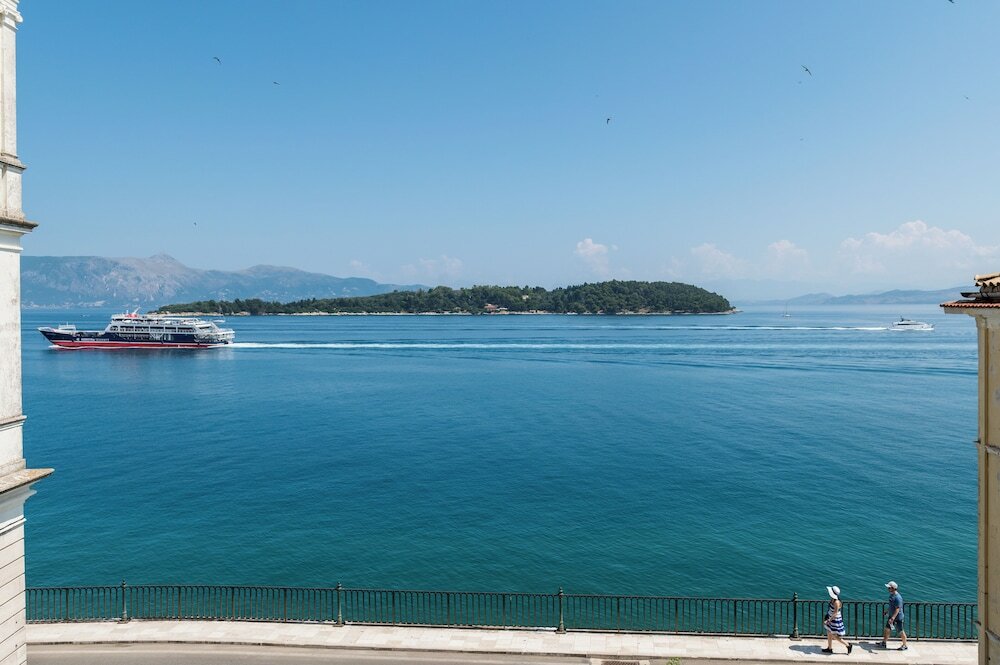 Фото Mouragia Luxury Seaview Suite by Konnect