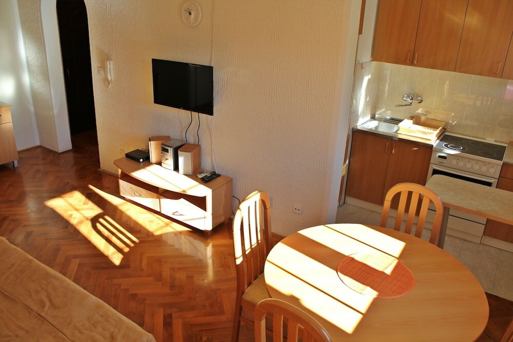 Фото Sunny Family Apartment