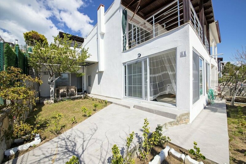 Гостиница Superb Villa With Sea View in Bodrum в Миласе