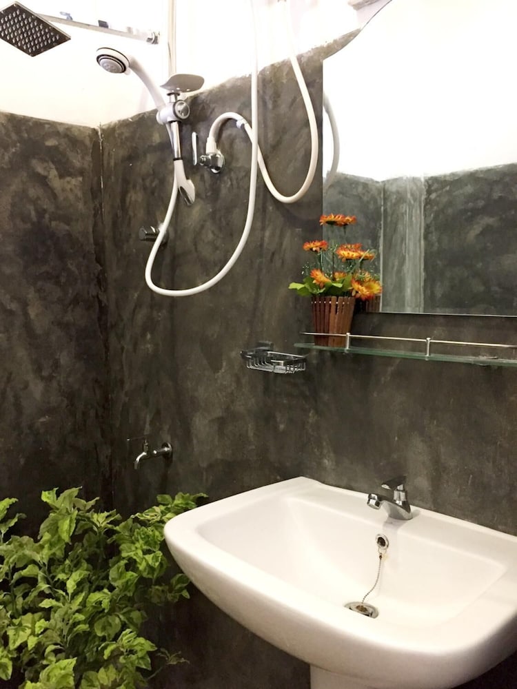 Фото Damith Tourist Inn