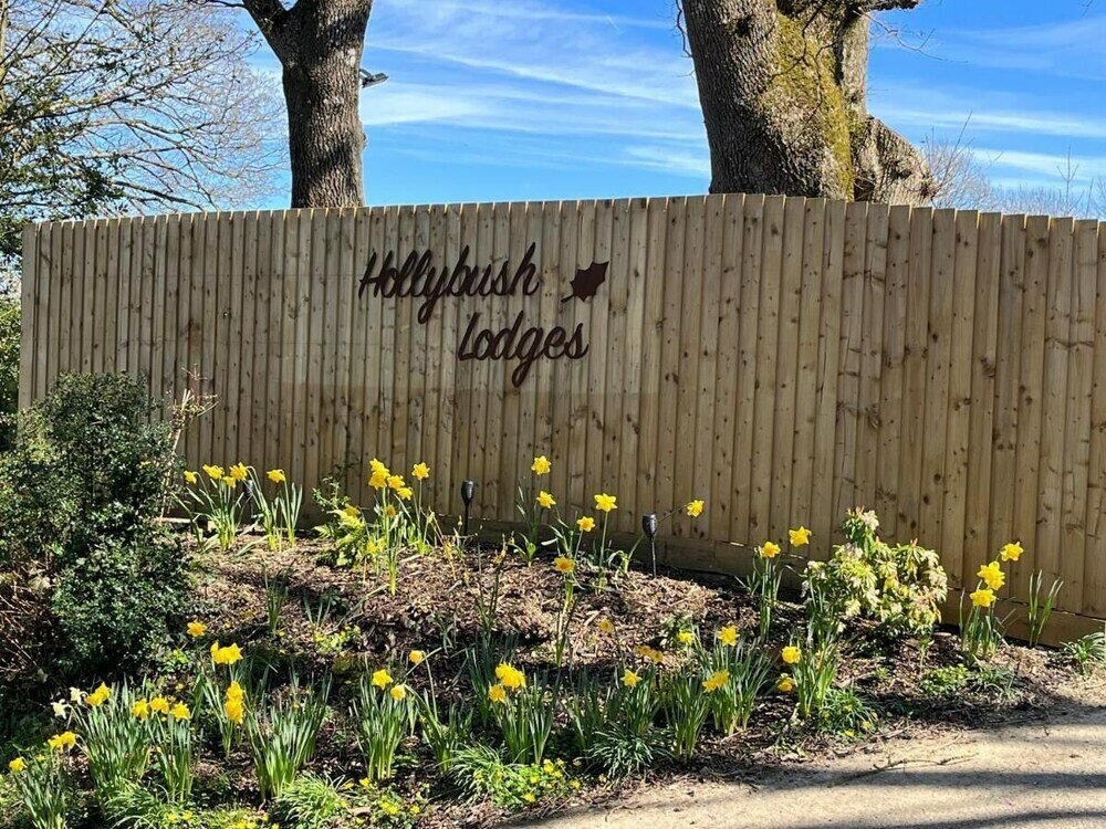 Фото Hollybush Lodges