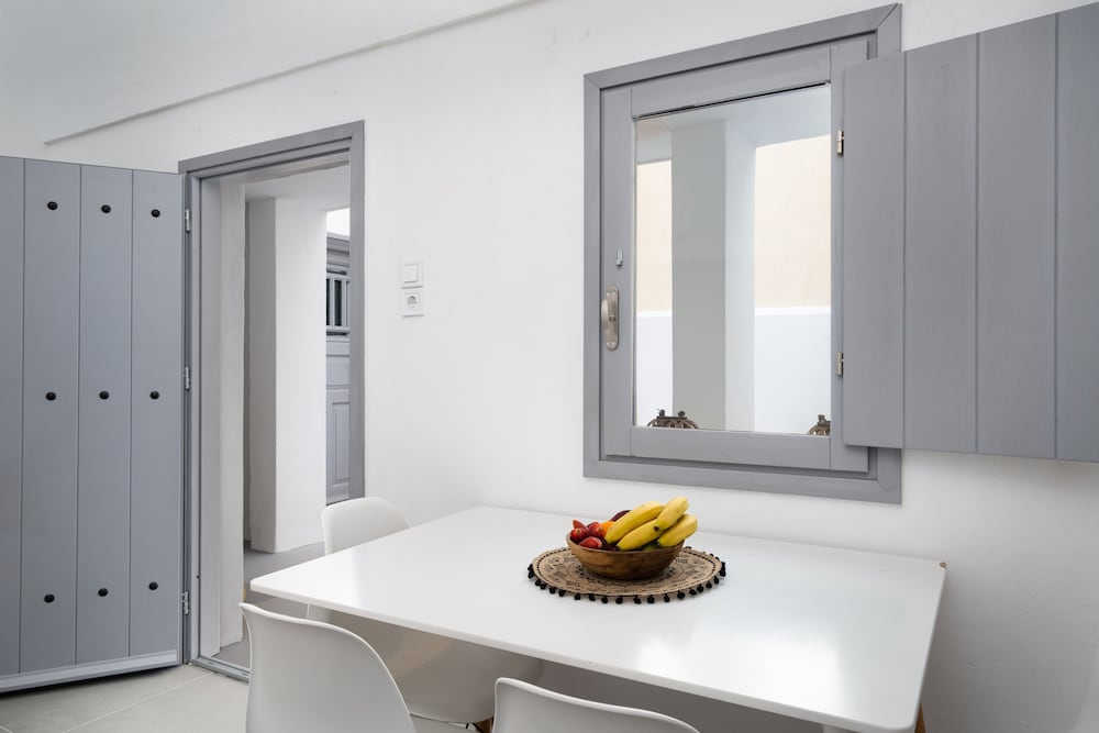 Фото Villa Tholos with Private Jacuzzi