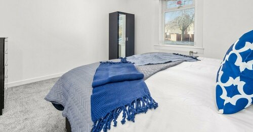 Гостиница One Bedroom Apartment by Klass Living Serviced Accommodation Hamilton - Back'O'Barns Apartment With WiFi в Гамильтоне