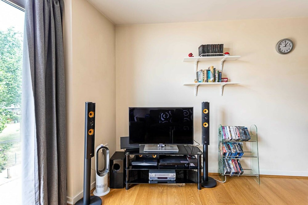 Фото Modern 1 Bedroom Apartment in West London