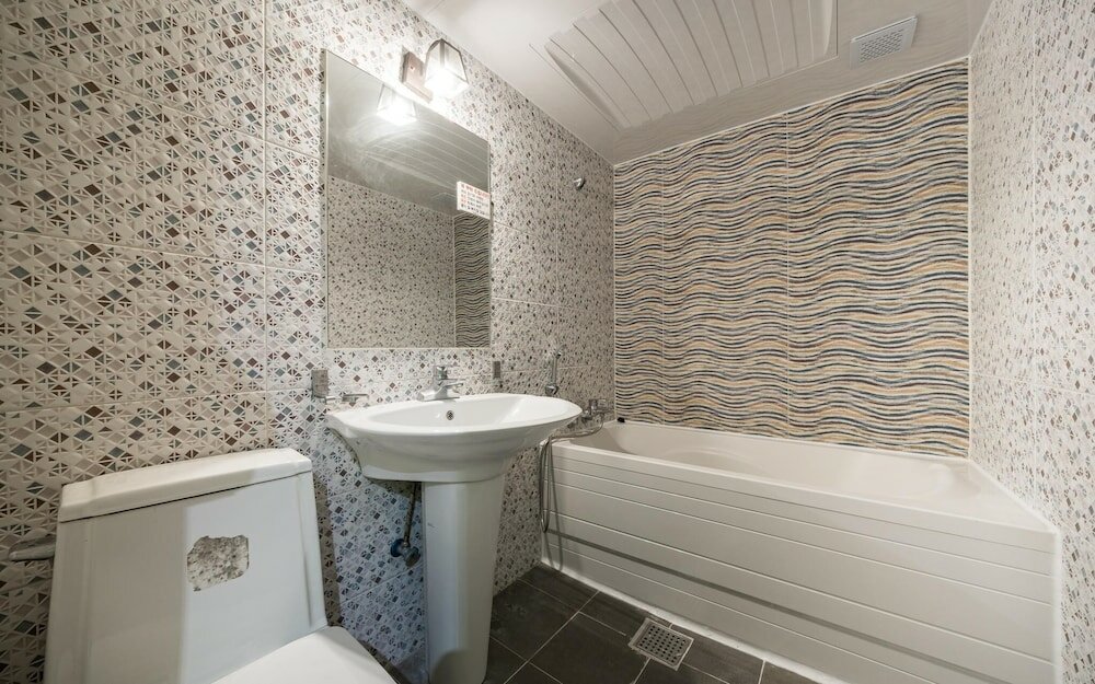 Фото Busan Daeyeondong Hotel With