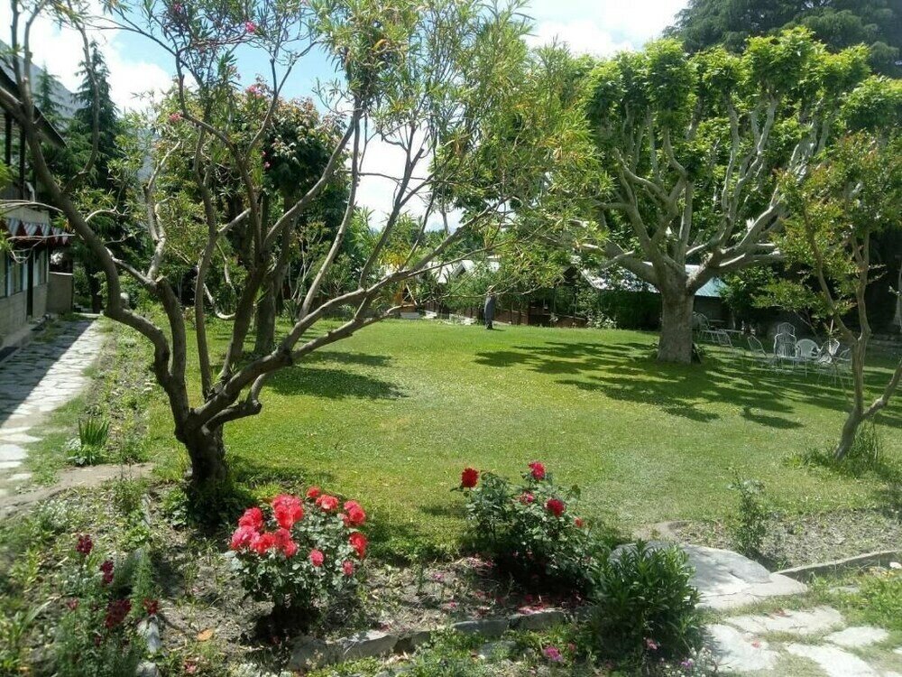 Фото Mountain Inn Hotel Chitral