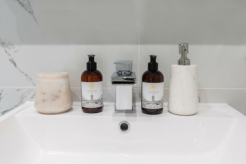 Фото Altido Stylish Flat near Mayfair & Piccadilly Circus