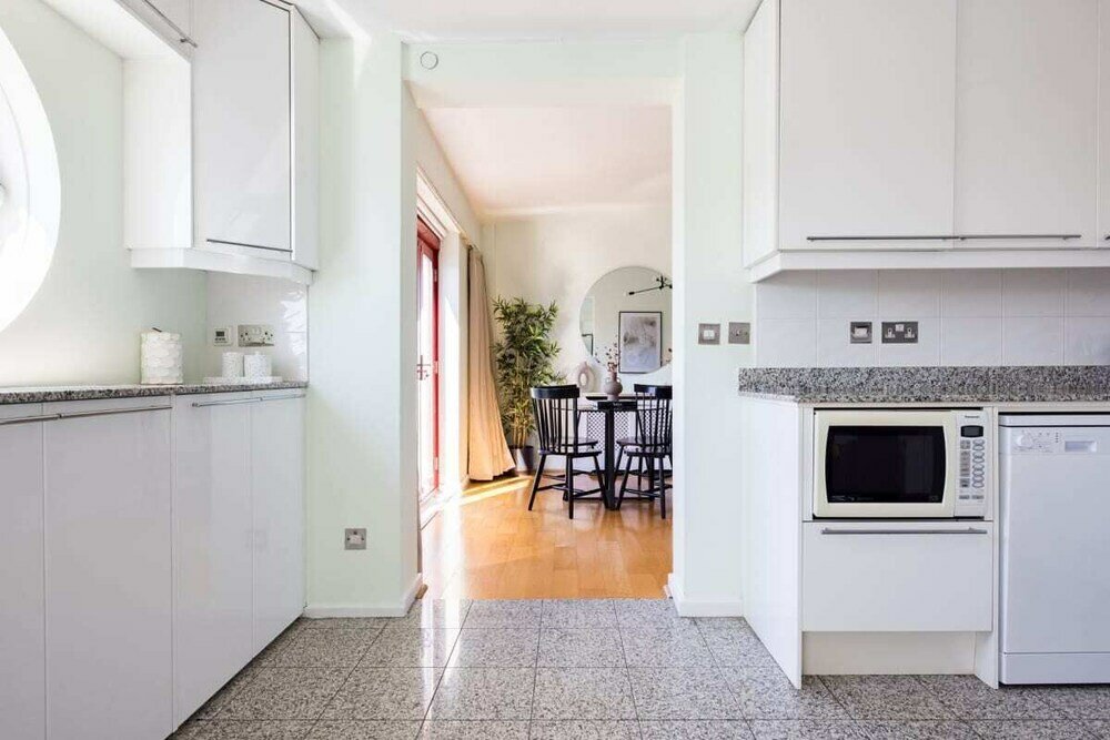 Фото The Shadwell Secret - Contemporary 4bdr House