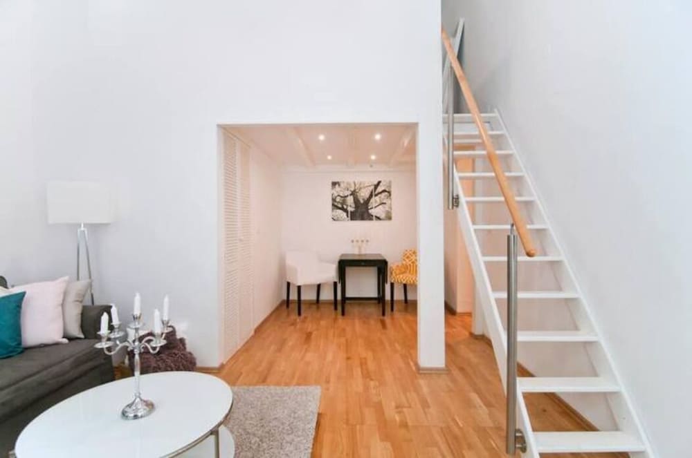 Фото Luxurious and Bright, 5 min walk to city center