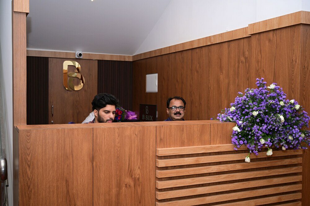 Фото B Six Hotel And Lodge