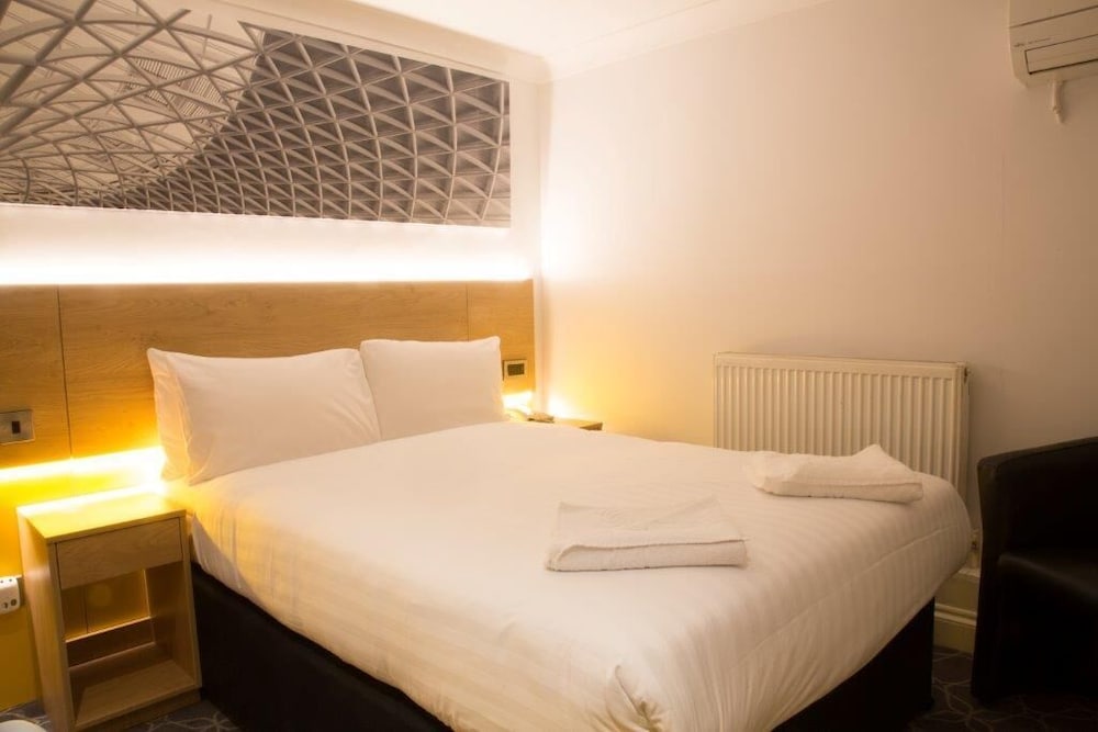 Фото The Suites- St Pancras Hotel Group