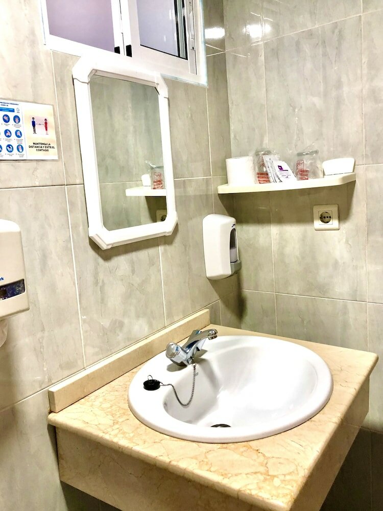 Фото Hostal Dianes