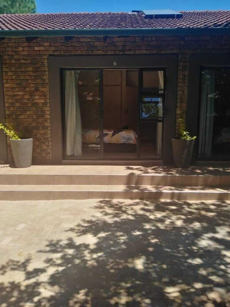 Фото Self Catering Studio Cottage