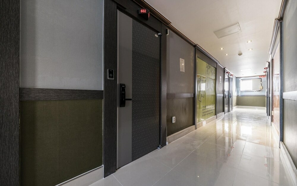 Фото Busan Daeyeondong Hotel With