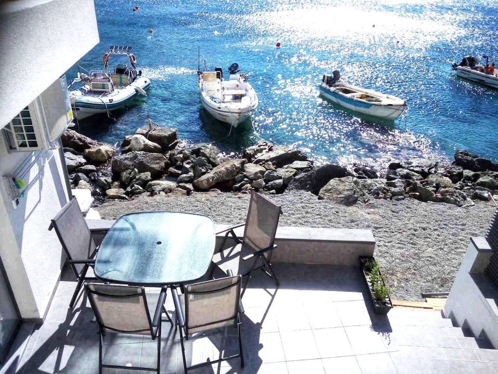 Фото Sunrise Luxury Seaside Apartment