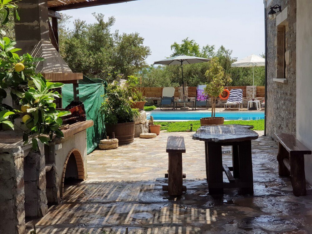 Фото Traditional Villa in Fres