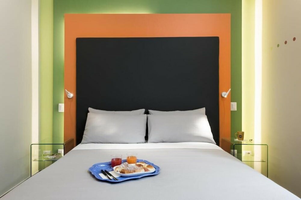 Фото Circle In The Square