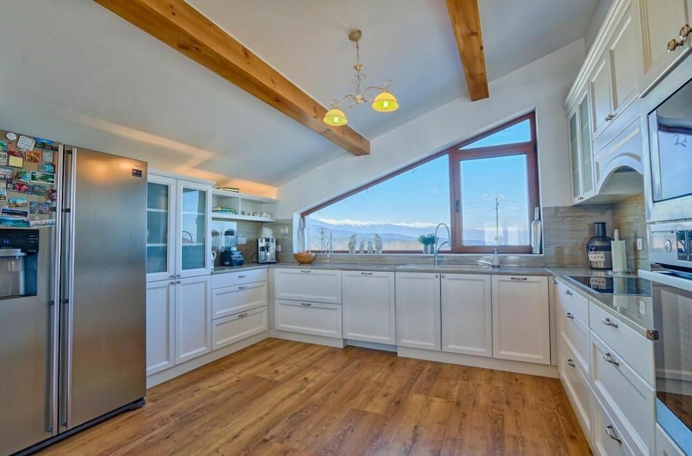 Фото Luxurious Chalet near Pirin Golf Resort