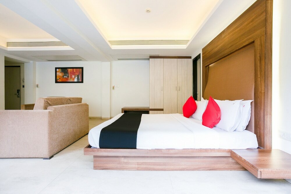 Фото Capital O 45587 The Roa Hotel