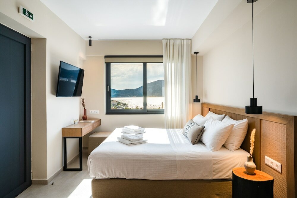 Фото Elivia Boutique Suites